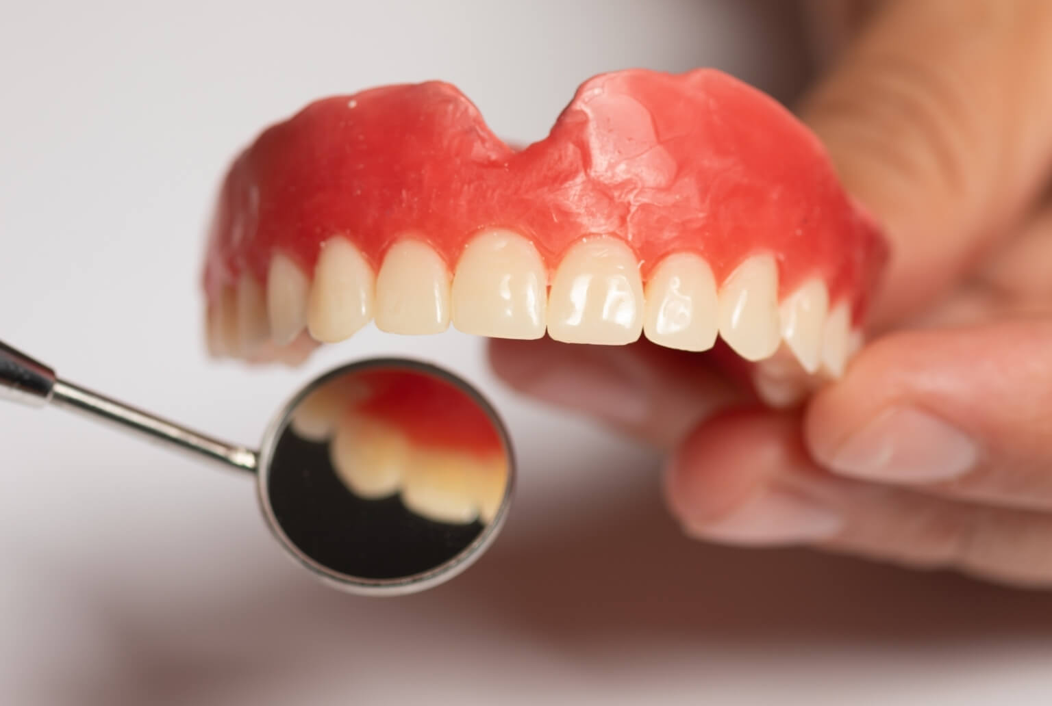 Trồng răng tháo lắp là gì