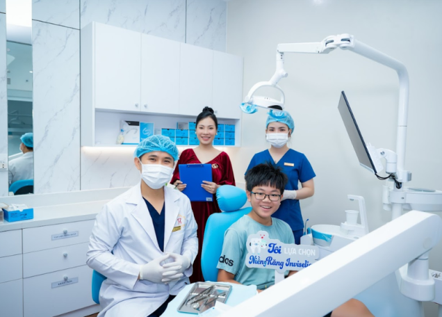 bé K niềng răng Invisalign