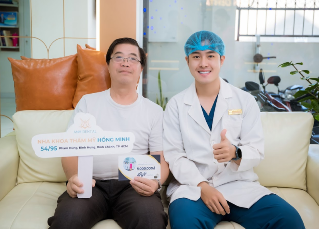 Khách hàng đến trồng răng Implant