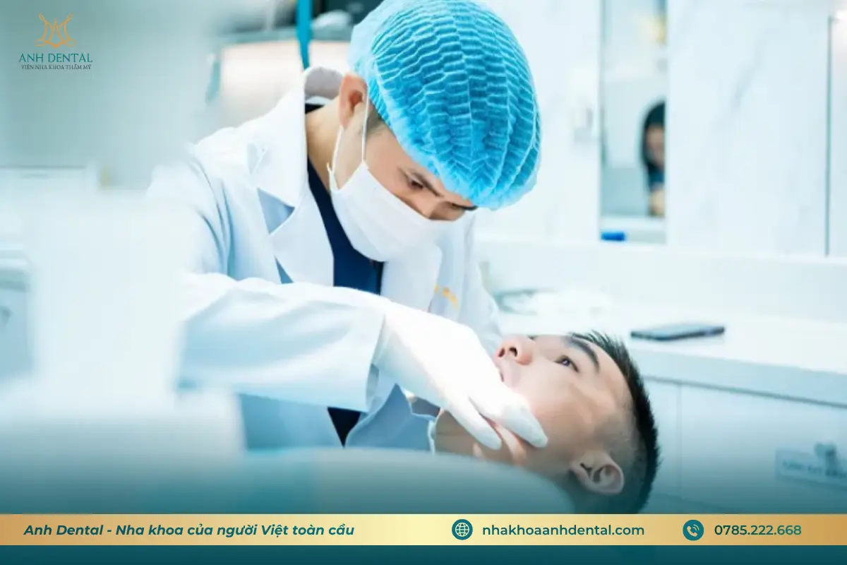 bác sĩ ghép xương tự thân