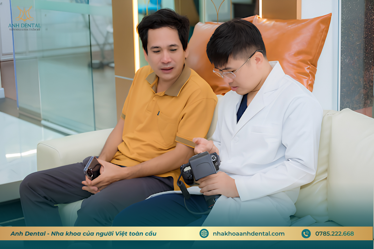 Bác sĩ tư vấn dáng răng phù hợp khuôn mặt